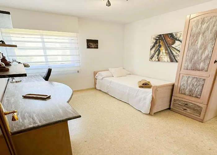 Catalina - Close To The